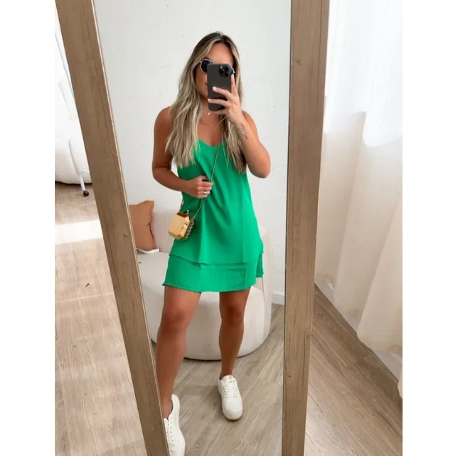Vestido Curto Soltinho Super Elegante Clara no Tecido Duna Com Babado na Parte de Baixo Moda Verão.