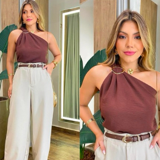 Blusa Feminina Decote de Um Obro Só Manga Mula Manca Com Fivela Elegante Casual , Básica Verão.