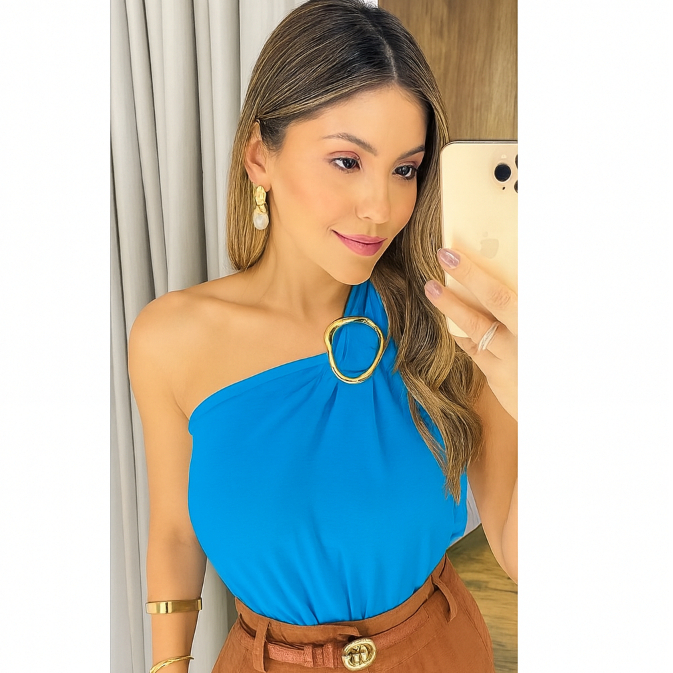 Blusa Feminina Decote de Um Obro Só Manga Mula Manca Com Fivela Elegante Casual , Básica Verão.