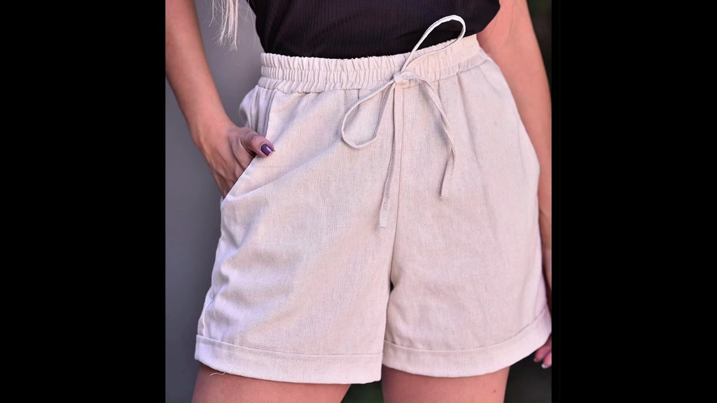 Short de linho barra dobrada