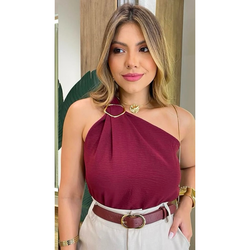 Blusa Feminina Decote de Um Obro Só Manga Mula Manca Com Fivela Elegante Casual , Básica Verão.